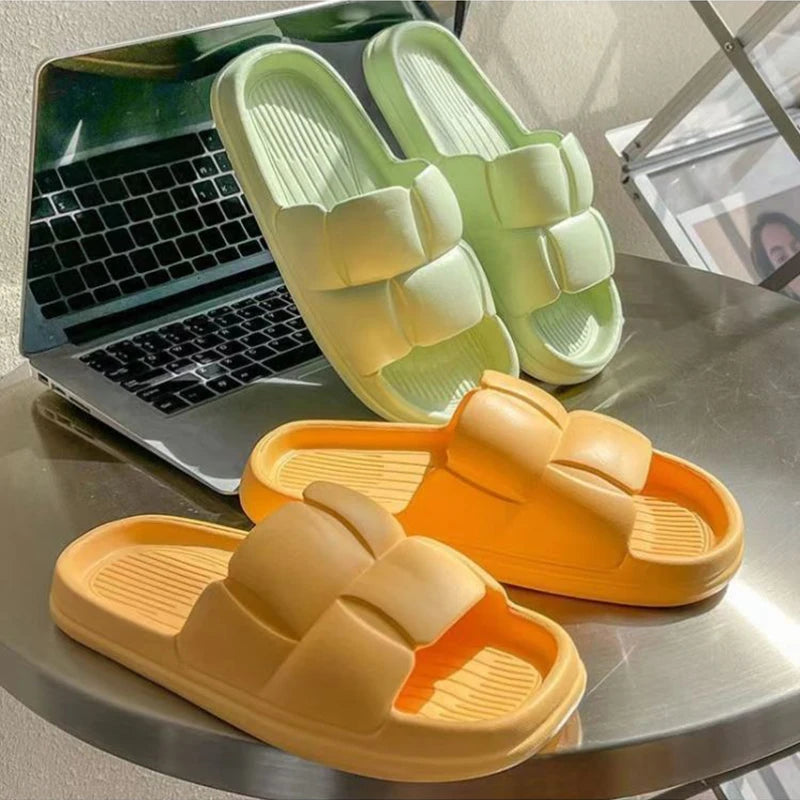 2025 New Summer Soft Shoes Cloud Slippers Indoor Mute Bathroom Anti-slip Slide Eva Beach Flip Flops Men Ladies Leisure Sandals