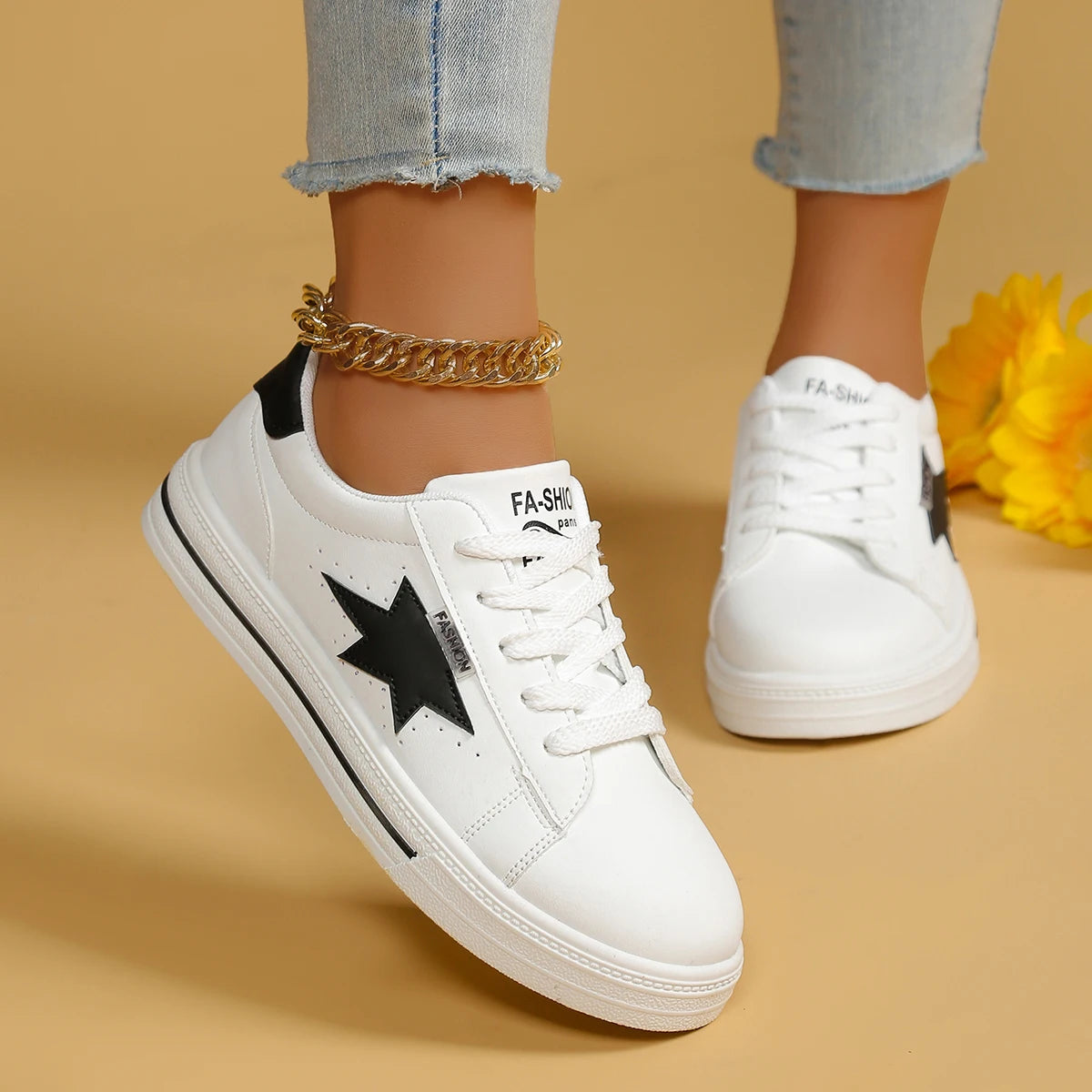 Fashion Spliced Star Decoration Non Slip Skateboard Shoes Women 2025 Autumn Soft Flat Heel Lace Up Sneakers Casual White Shoes