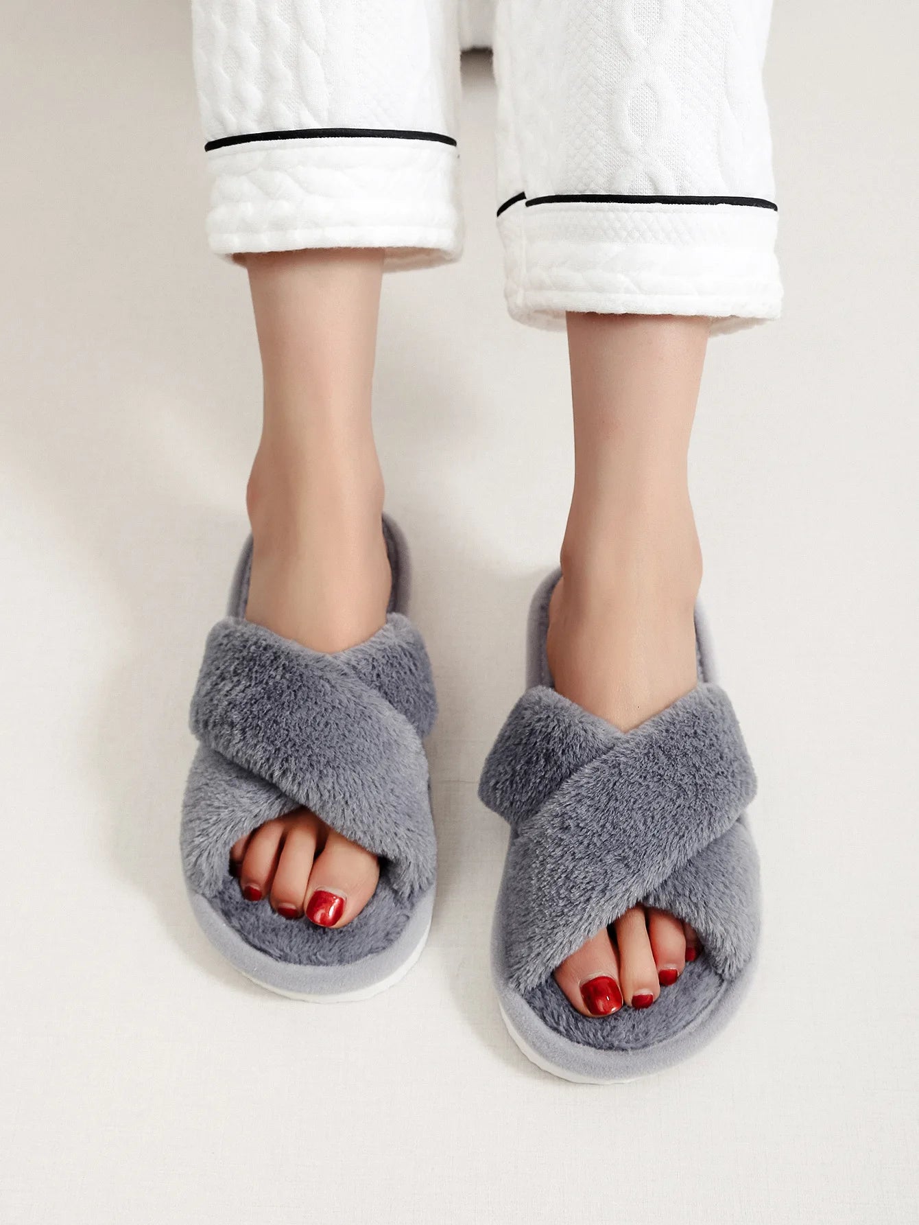 Fashion Cross Strap Fur Slippers Women Indoor Light Warm Plush Home Slippers Woman Faux Fur Flat Heel Couple Slides Plus Size 43