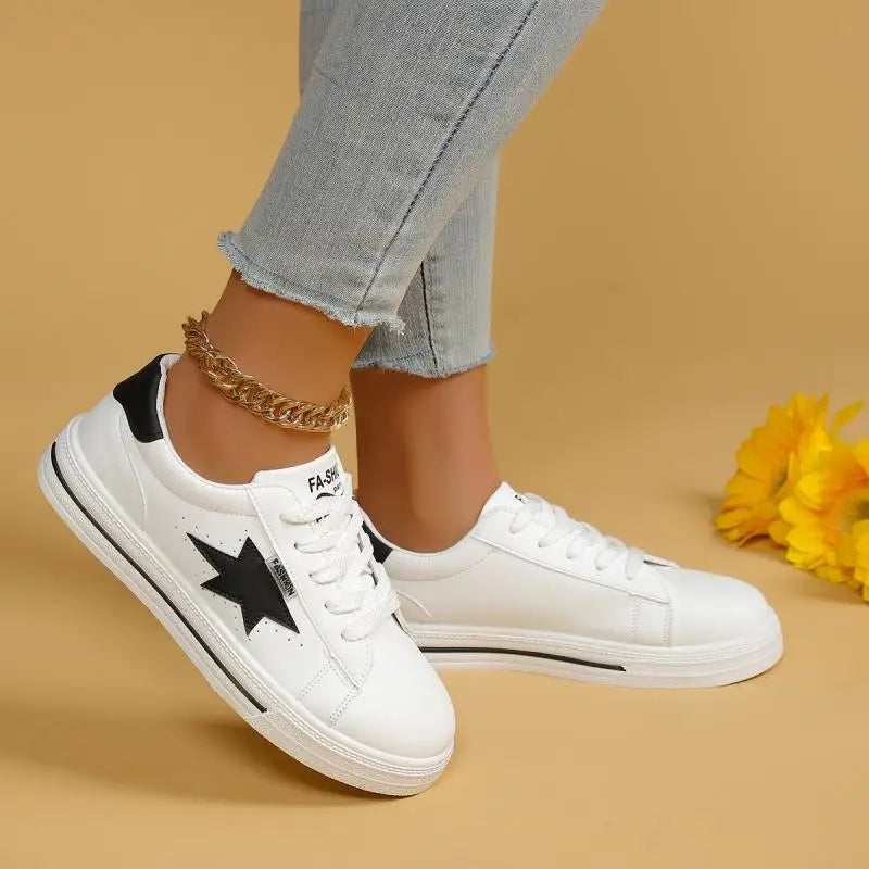 Fashion Spliced Star Decoration Non Slip Skateboard Shoes Women 2025 Autumn Soft Flat Heel Lace Up Sneakers Casual White Shoes